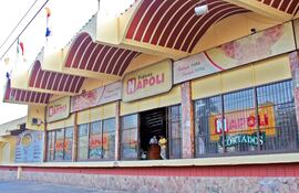 La emblemática sede de Casa Rojas donde los clientes encontrarán calidad y atención personalizada.