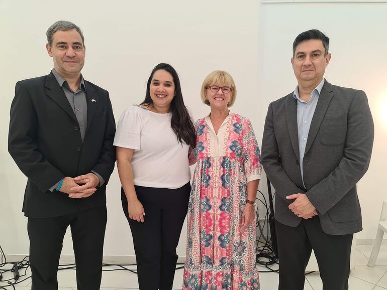 Fabrizio Zucchini, Johanna Sánchez, Mónica Thompson y Carson Villalba.