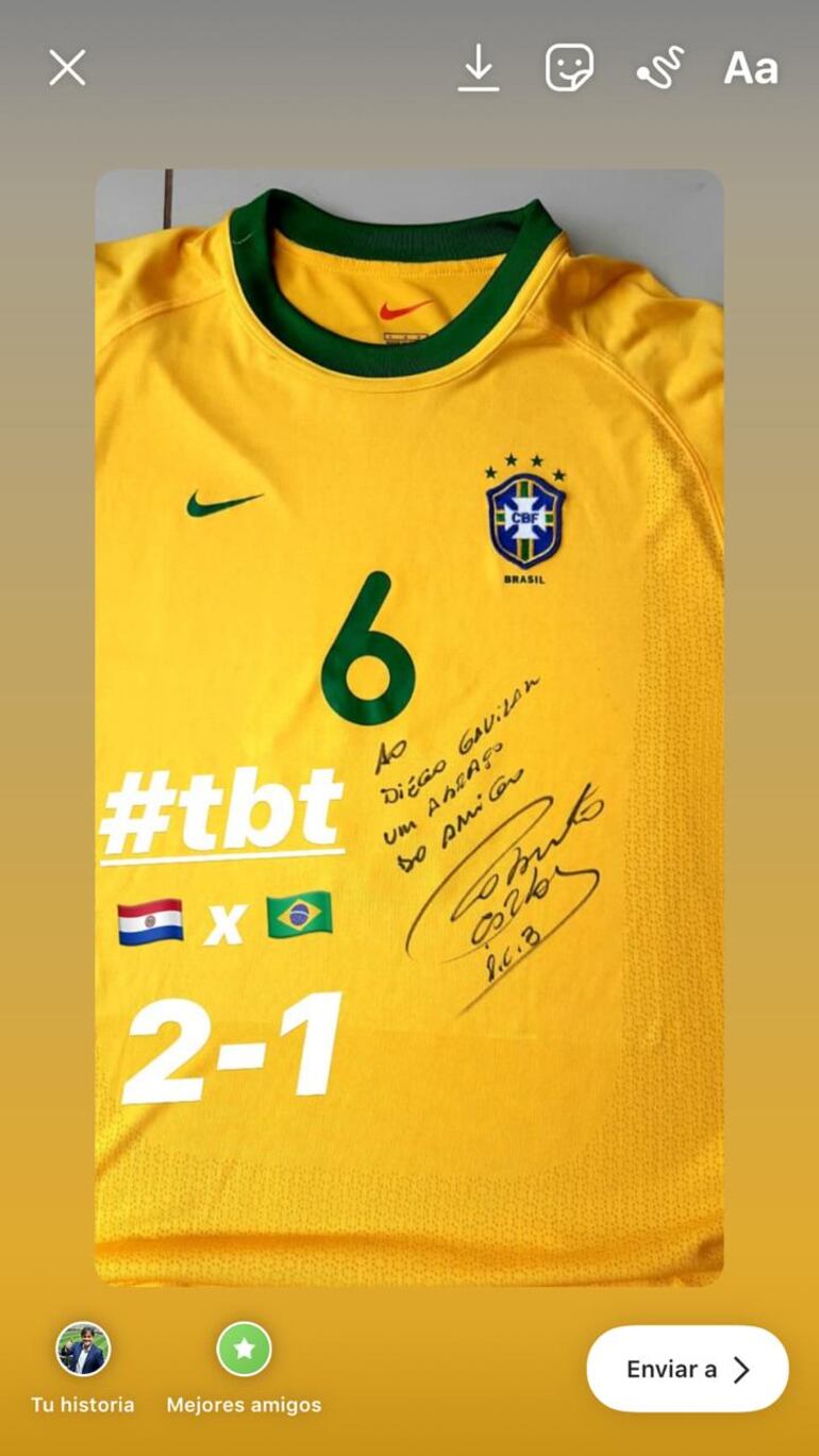 Roberto Carlos, Diego Gavilán.