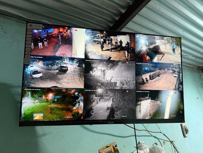 El centro de monitoreo que tenía en su casa Rodney Miguel Ríos Da Rosa.