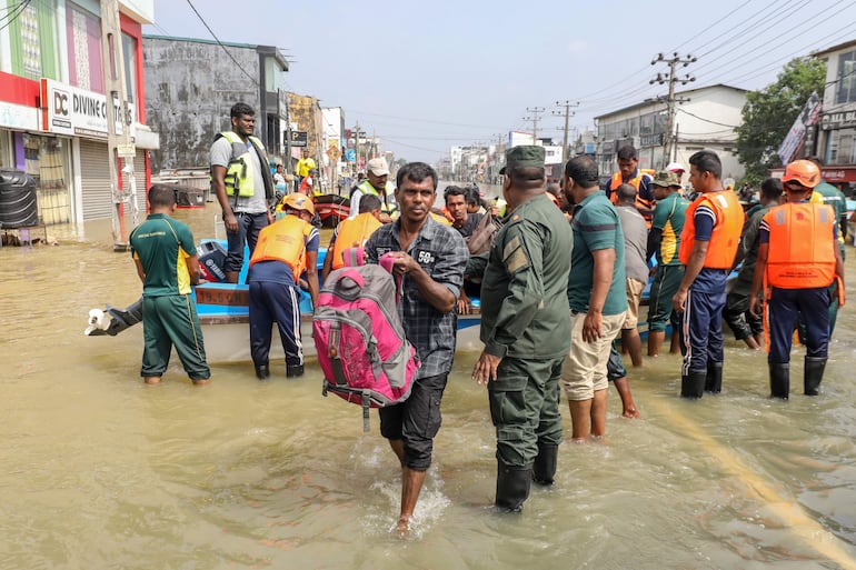 Damnificados por las inundaciones en Colombo, Sri Lanka.