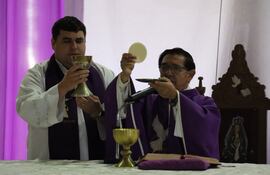 El Administrador Diocesano de Villarrica, presbítero Blas Antonio Arévalos presidió la Santa Misa de inicio del novenario en Itapé.