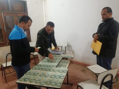 El Fiscal Leonardi Guerrero dialoga con el abogado detenidos, quién habría solicitado el dinero.