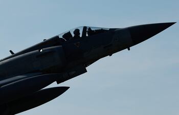 Un caza Mirage 2000 de la Fuerza Aérea taiwanesa despega desde Hsinchu durante los ejercicios militares.
