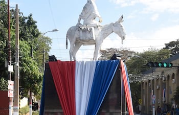 Monumento dedicado a las burreritas, ubicado frente la Municipalidad de Lambaré.