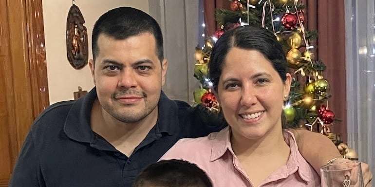 El ternado Carlos Darío Bonzi Torres y su esposa, Jazmín Thamara Elizabeth Ortiz de Bonzi, la jueza que fue recusada por Ñoño Núñez.