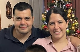 El ternado Carlos Darío Bonzi Torres y su esposa, Jazmín Thamara Elizabeth Ortiz de Bonzi, la jueza que fue recusada por Ñoño Núñez.