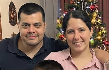 El ternado Carlos Darío Bonzi Torres y su esposa, Jazmín Thamara Elizabeth Ortiz de Bonzi, la jueza que fue recusada por Ñoño Núñez.
