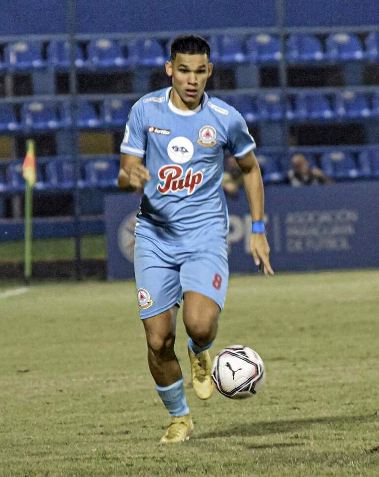 Fernando Garcete (20 años), con 44 juegos en la Primera de Resistencia Sport Club.