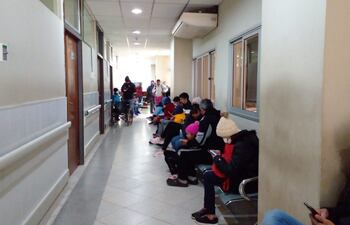 Pacientes piden que se refuerce la cantidad de personal médicos en el IPS Campo Vía de Capiatá.