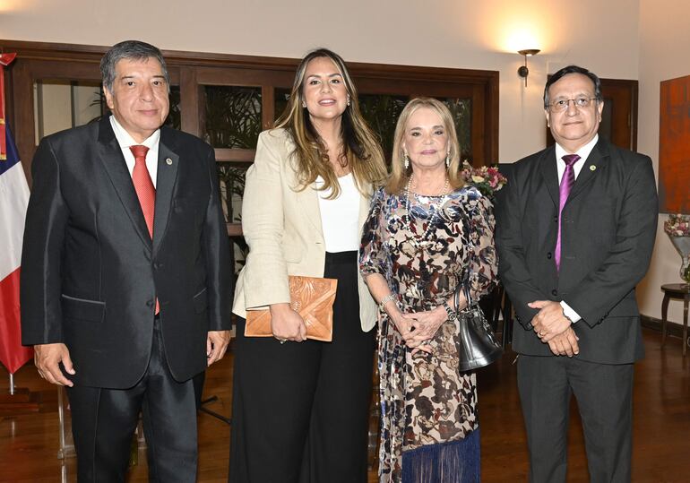 Hugo Mendoza, Ana Barreto Valinotti, Beatriz González de Bosio y Gustavo Acosta.