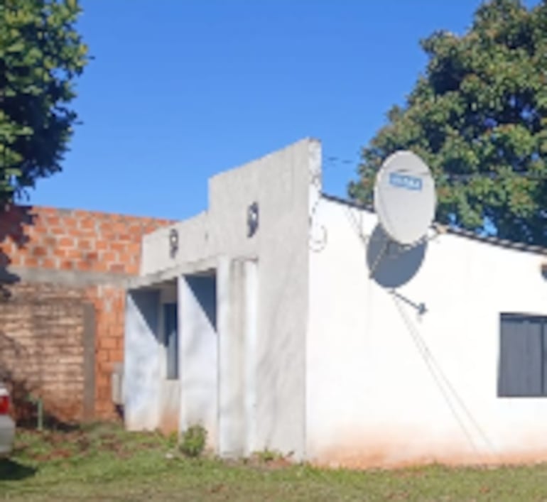 La humilde casita donde el juzgado dispuso la prisión domiciliaria de la procesa Karen Noemí Castro Ortiz.