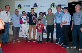 Invencible del stud Las Rosas se impuso en el premio especial homenaje al "Cap. Juan Bautista González Flores", una de las principales del domingo pasado.