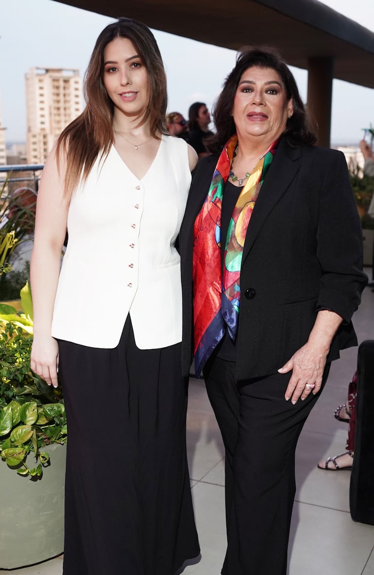 Ximena Blanco y María Elena Ojeda.