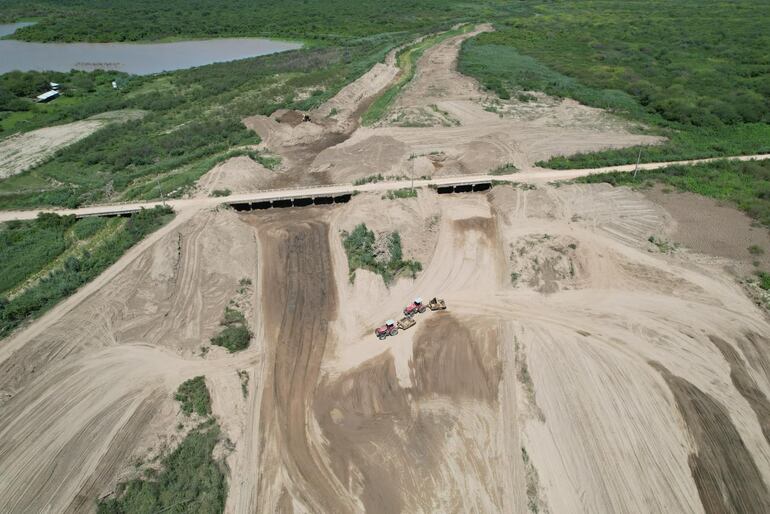 La remoción de sedimentos en la zona de los puentes de Gral. Díaz y limpieza de cauce que va a Km 2 y Km 5.