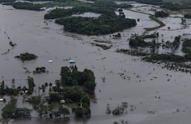El Niño amenaza con nuevas crecidas del río Paraná en zona de Ayolas.