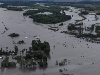 Desborde del río Paraná afecta a zonas bajas de Ayolas
