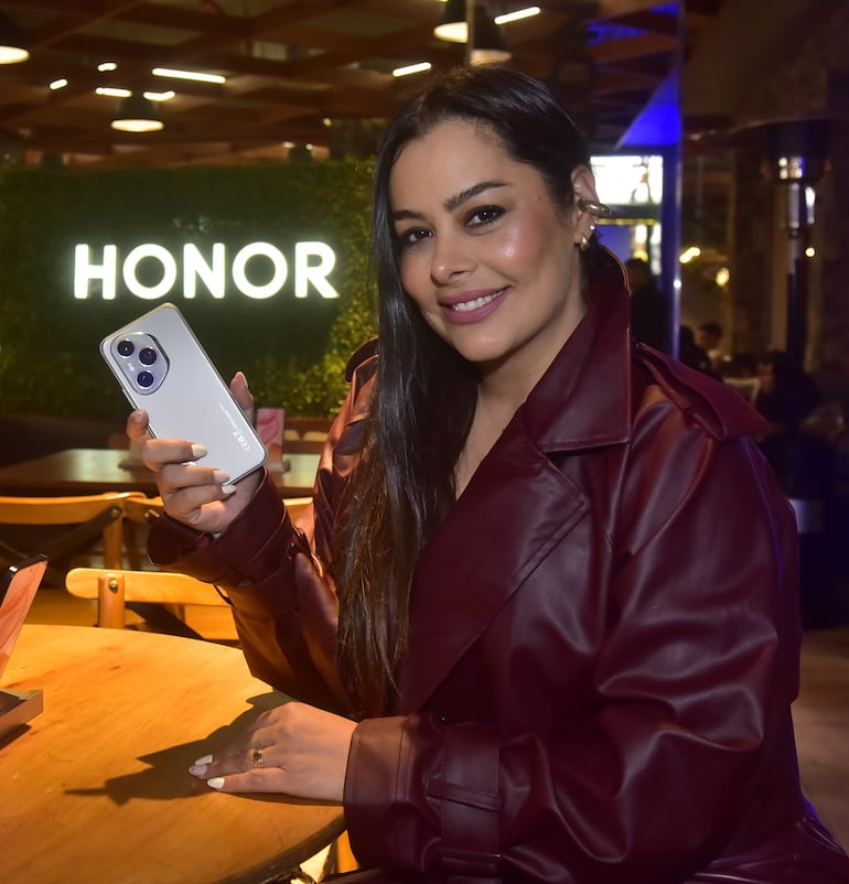 Tus fotos cobran vida en fragmentos cinematográficos con el HONOR 400, que tiene funciones increíbles de inteligencia artificial