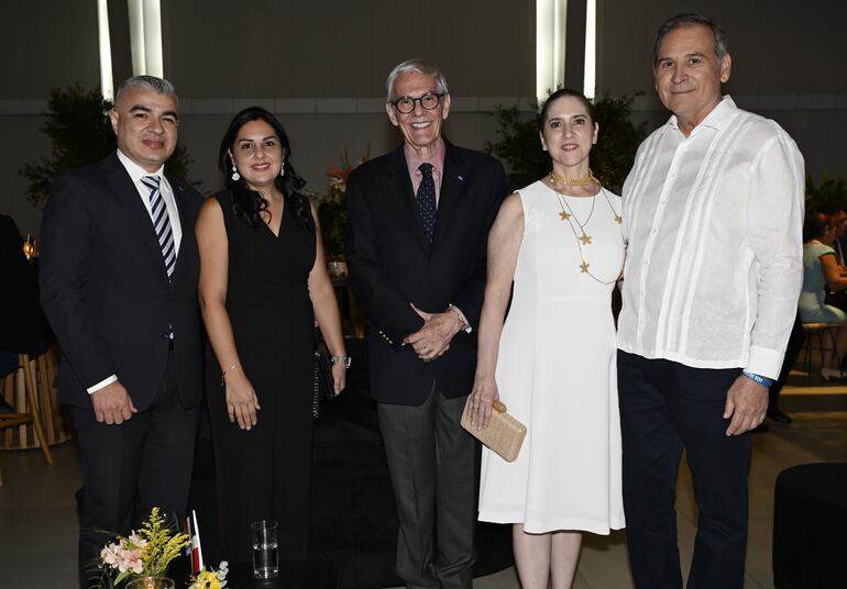 Jeison Granados, embajador de Costa Rica; Viviana Campos, Daniel Nasta, Margarita Martí y Juan Manuel Corzo, embajador de Colombia.