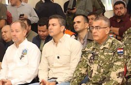 El presidente Santiago Peña en el III Cuerpo de Ejército de la ciudad de Mariscal Estigarribia, Chaco paraguayo, donde anunció la próxima llegada de helicópteros donados.