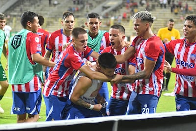 El esperado festejo en el sur. Primer triunfo de Encarnación FC en el torneo de la División Intermedia y se dio frente a Deportivo Santaní con el gol de Franco Pelozo.