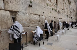 Israel reabre los lugares sagrados de Jerusalén tras 40 días clausurados por la guerra.
