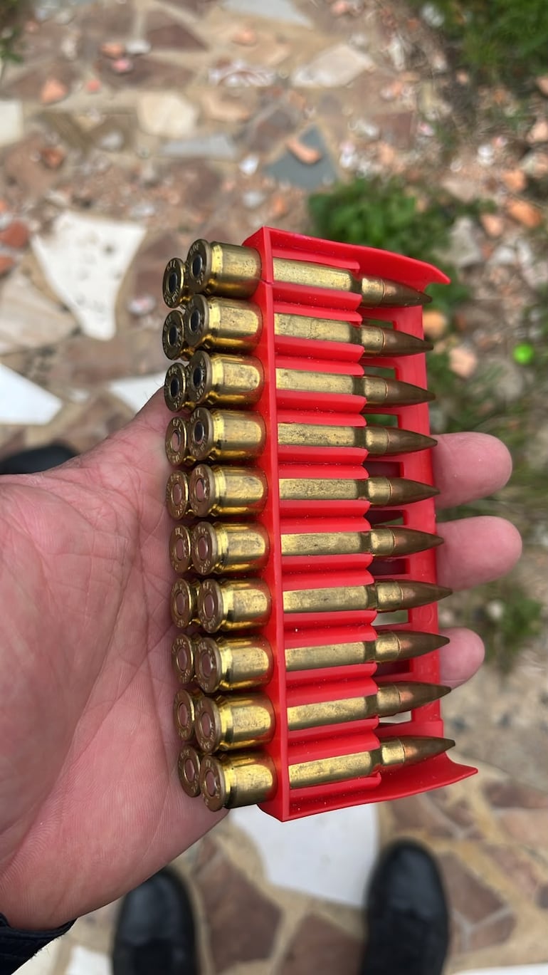 Durante el procedimiento, la Policía también incautó 140 cartuchos de calibre .308, conocido como 7.62 mm.