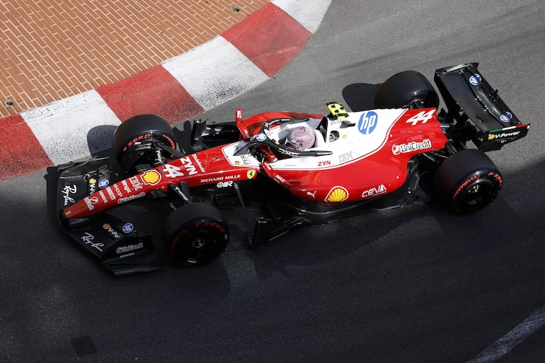 Lewis Hamilton (Ferrari) durante las pruebas de clasificación en Mónaco.