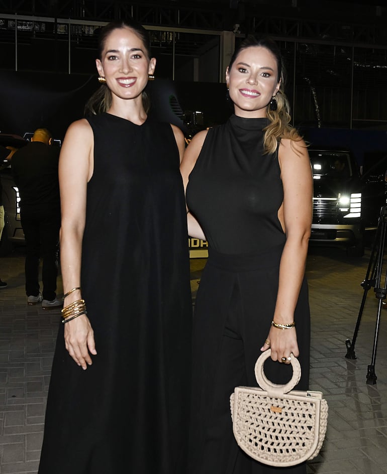 Karina Frutos y Cris Gill.