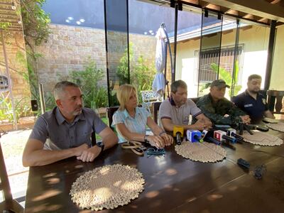 FOTOS: CONFERENCIA DE PRENSA / Informan sobre búsqueda en estancia donde fue secuestrado Oscar Denis
De	Aldo Javier Rojas Cardozo <rojascardozoaldo@gmail.com>
Destinatario	foto <foto@abc.com.py>, interior <interior@abc.com.py>
Fecha	19-01-2024 09:26