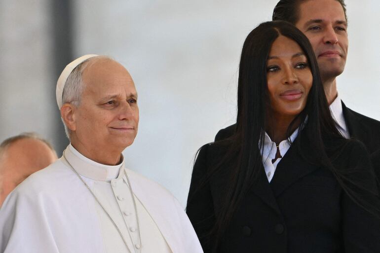 La supermodelo británica Naomi Campbell asistió a la audiencia del papa León XIV.