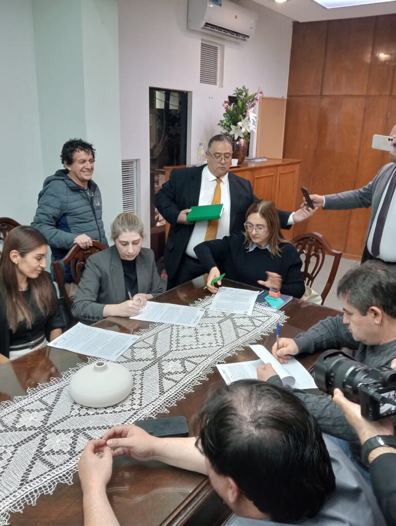 Anestesiólogos firman acuerdo con IPS