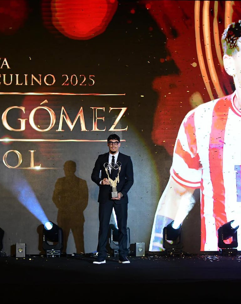 Gustavo Gómez con su liderazgo puso a la Albirroja de nuevo en un Mundial.