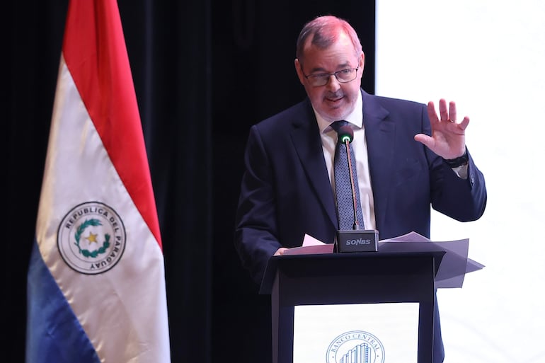 El presidente del Banco Central del Paraguay (BCP), Carlos Carvallo.
