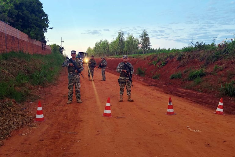Efectivos militares en la zona en que se produjo el secuestro.