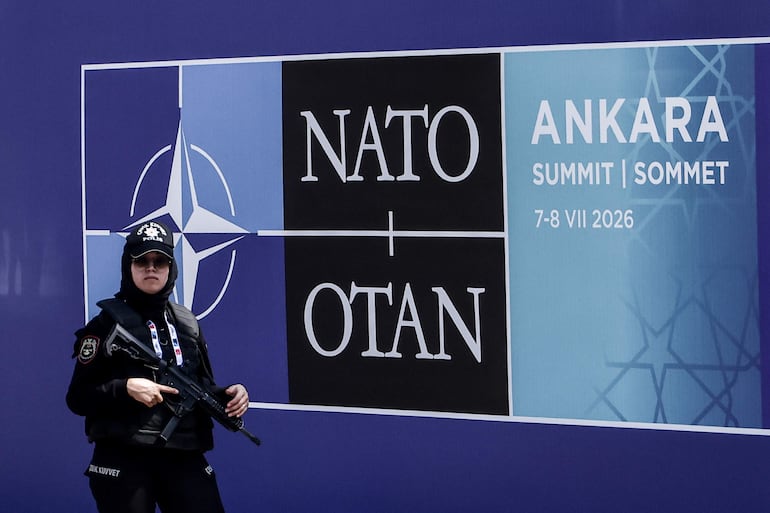 La reconfiguración de la alianza militar OTAN centra la cumbre en Turquía - Mundo