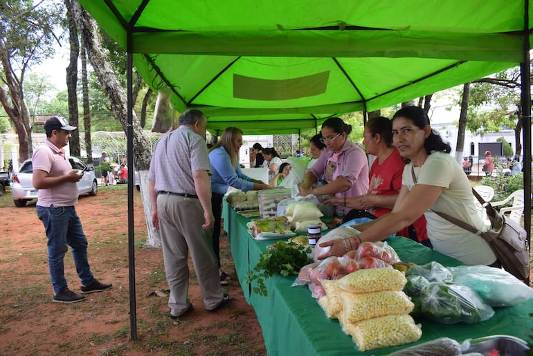La Asociación de Productores Virgen del Rosario de Acahay aprovechó la fiesta patronal para exponer sus productos.