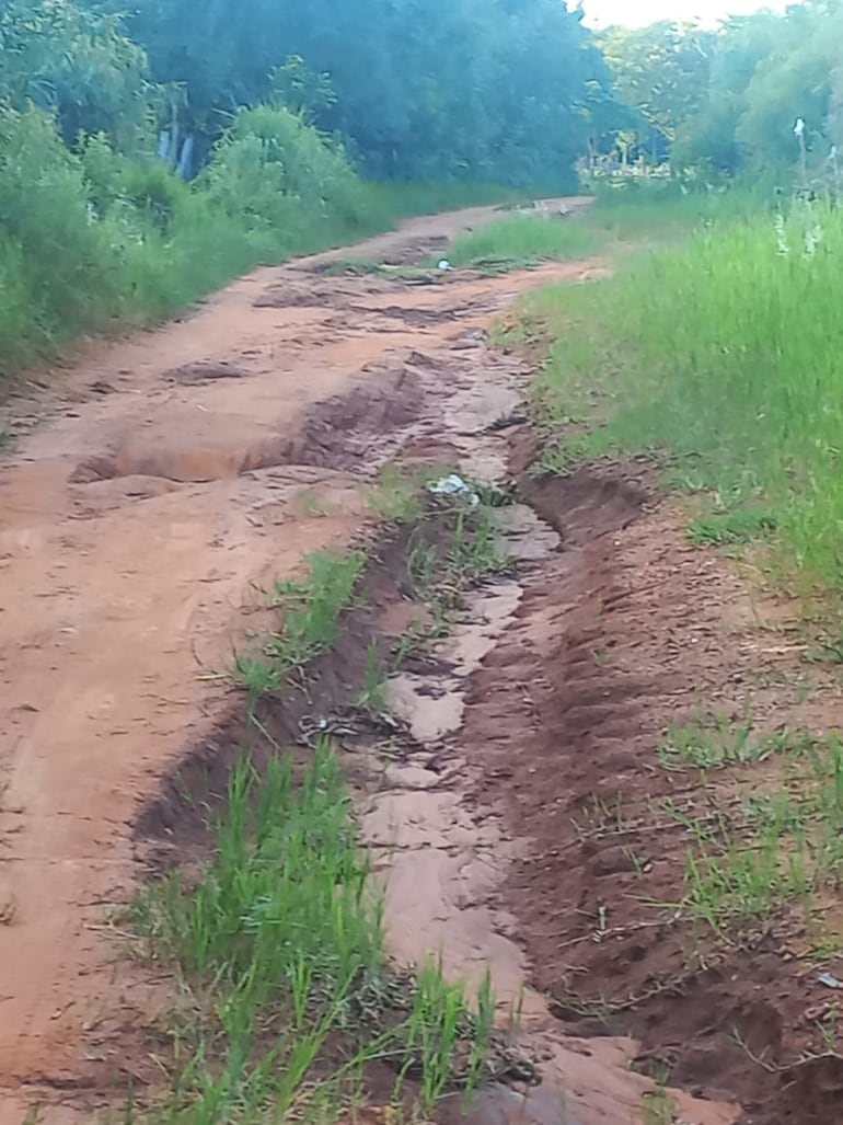 En la compañía Itá Cajón de Quiindy, piden reparar el camino rural.