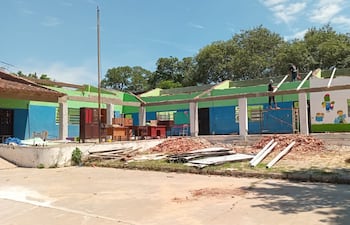 Todo un pabellón de la Escuela Básica N° 2394 “Sra. Carolina Romero”, del barrio Villa Industrial de San Lorenzo se encuentra en refacción.