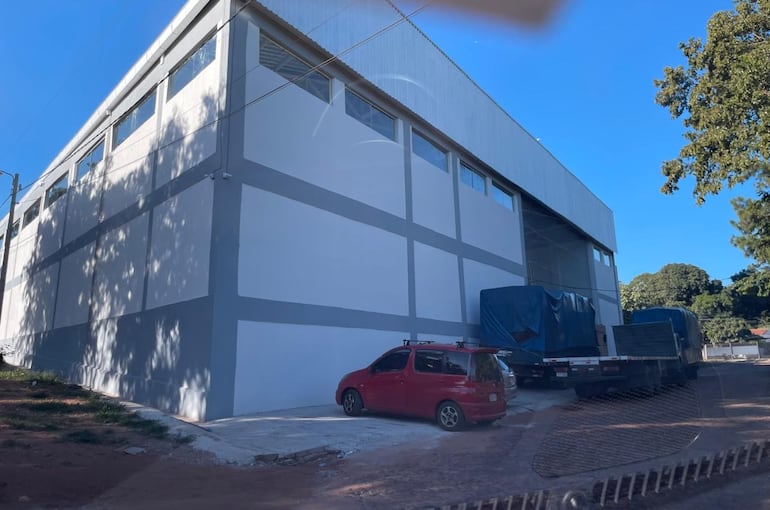 La fábrica ADS Industrial y Comercial S.A. que se dedica a la producción de papel higiénico, servilletas de papel y otros productos fue denunciada por los vecinos del barrio San Carlos de Ñemby.