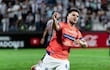 Brahian Ayala, futbolista de 2 de Mayo, celebra un gol en el partido frente a Alianza Lima por la revancha de la Fase 1 de la Copa Libertadores 2026 en el estadio Alejandro Villanueva, en Lima, Perú.