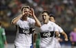 El argentino Juan Fernando Alfaro (i), futbolista de Olimpia, celebra un gol en el partido frente a Audax Italiano por la primera fecha de la fase de grupos de la Copa Sudamericana 2026 en el estadio Bicentenario La Florida, en Santiago, Chile.