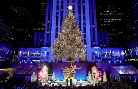 Una vista del árbol iluminado durante la Ceremonia de Encendido del Árbol de Navidad del Rockefeller Center 2025