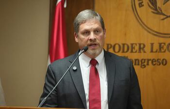 Aunque Natalicio Chase dice no saber nada, lo cierto es que las autoridades de la Corte, dejaron sin efecto los alcances de ley y el decreto reglamentario y habilitaron la posibilidad de que se sigan distribuyendo cupos de combustible. EFE