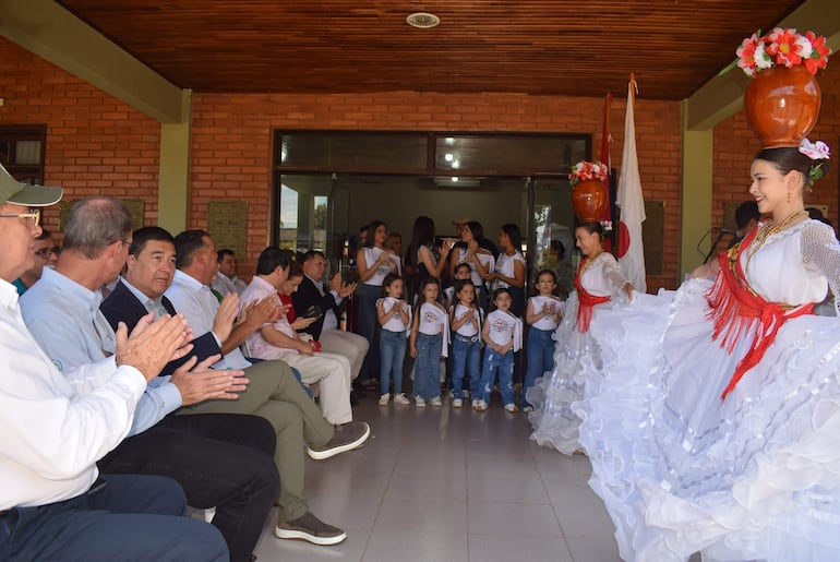 Esta noche se prevé el festival artístico y fiesta popular en la plaza 14 de Mayo de La Colmena.