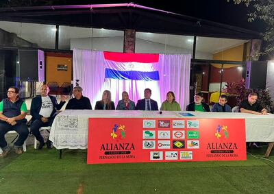 Referentes opositores de Fernando de la Mora, anoche.