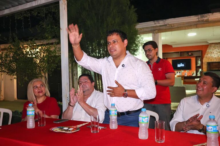 Raúl Salinas, junto al hurrero y actual concejal Ramón Servín y el diputado Diego Candia. 