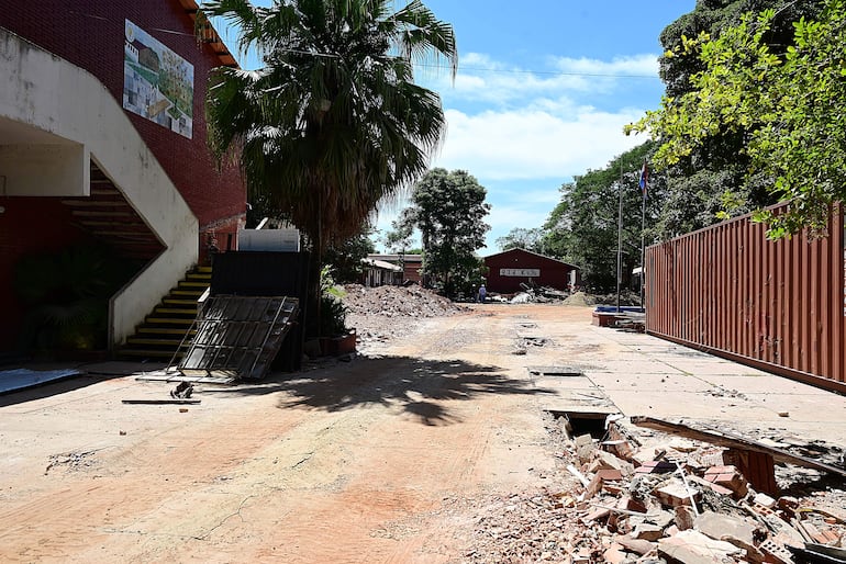 Obra inconclusa en el  Colegio Técnico Nacional.
