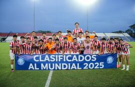 Los chicos albirrojos de la Sub 17 festejan la clasificación del Mundial de Qatar (en noviembre).
