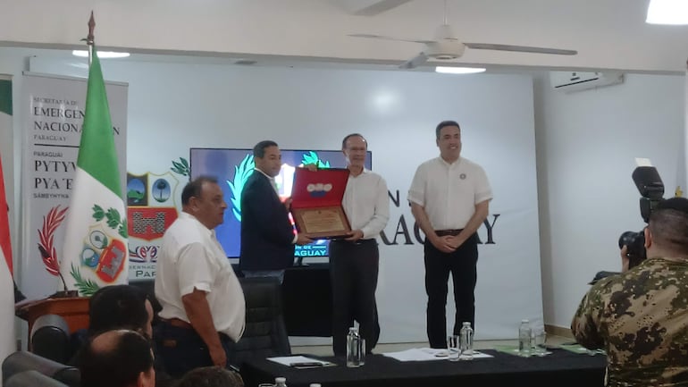 Federico Arturo Méndez González y Óscar González durante las actividades en Fuerte Olimpo